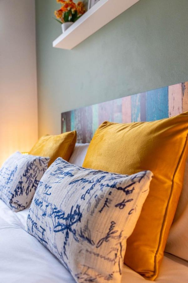 Slava Luxury Suite เซบีญา ภายนอก รูปภาพ